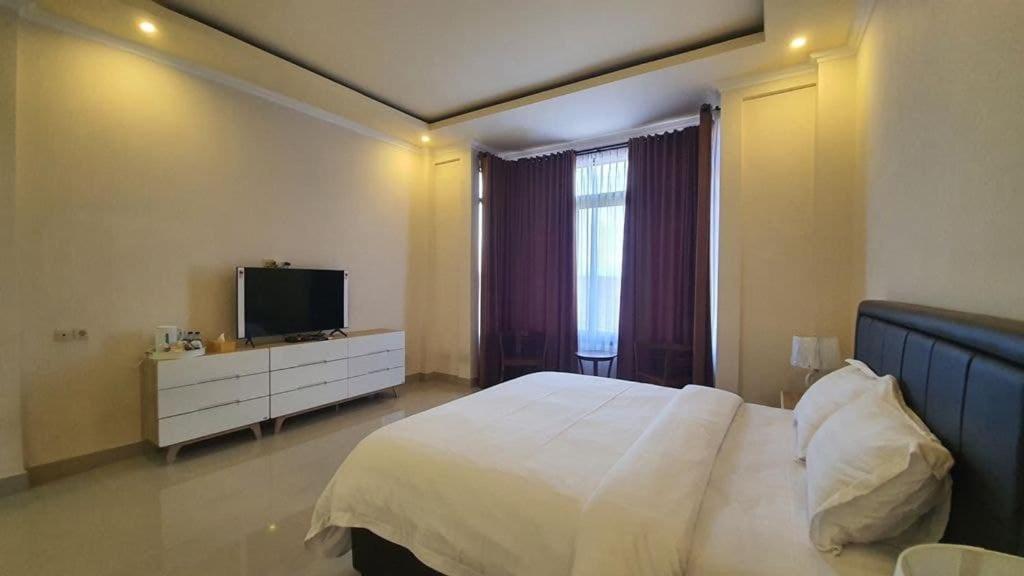 Grand Puri Hotel Batununggul Extérieur photo